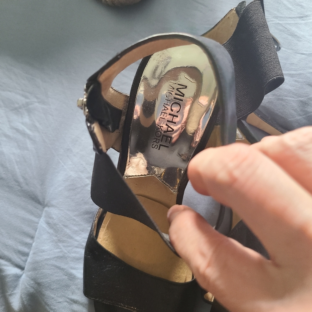 Michael kors sz 7 sandal great shape